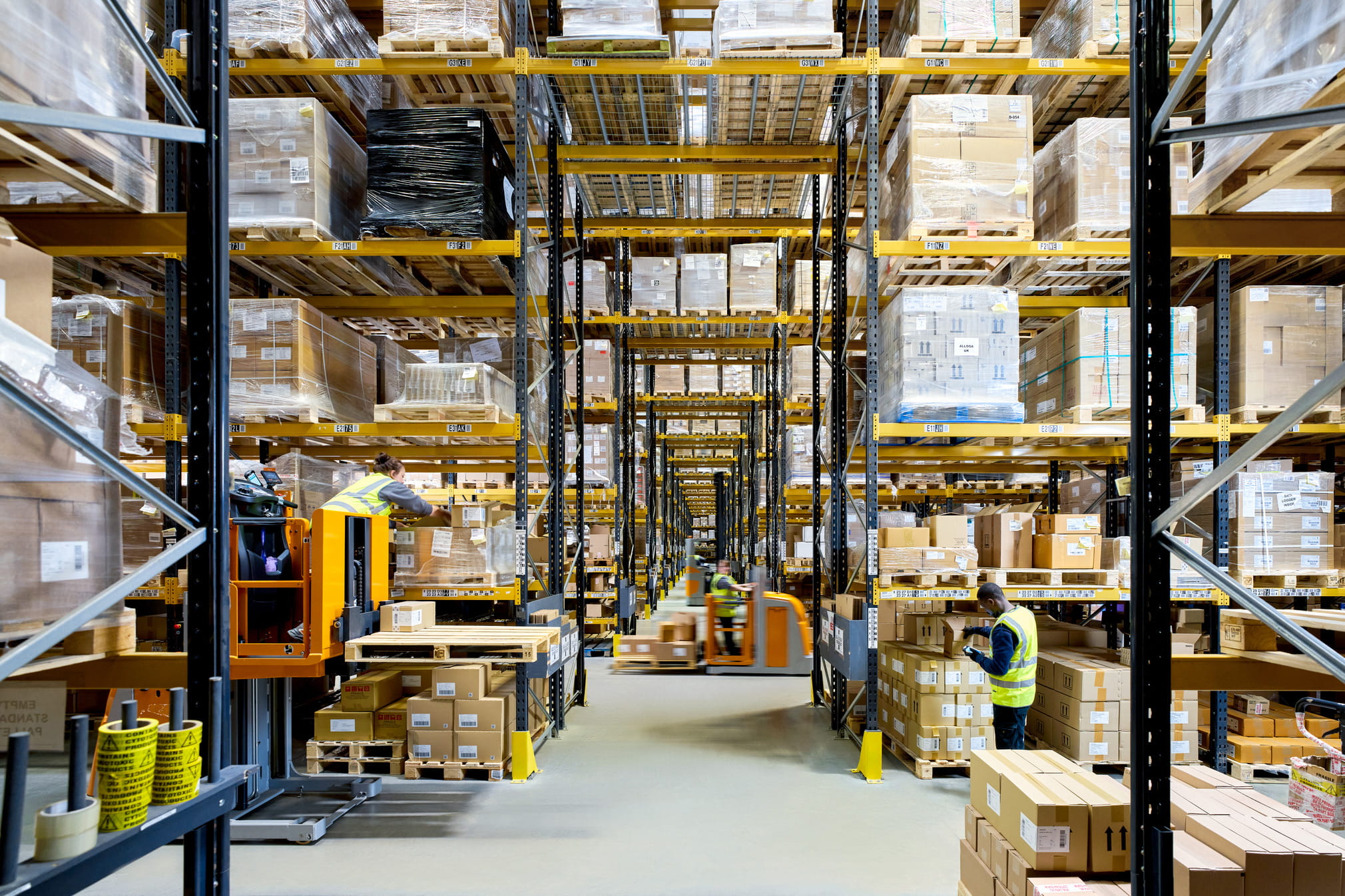 Pharmaceutical logistics and packaging